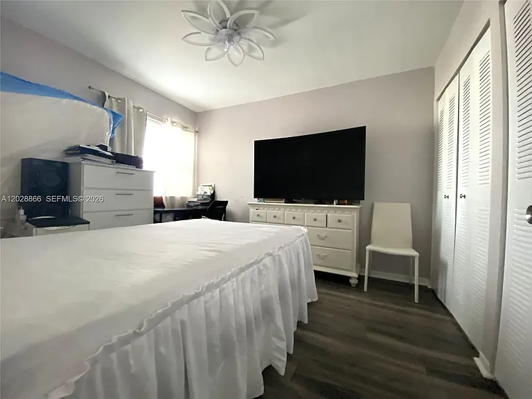 1570 W 46th St #214 — Photo 8