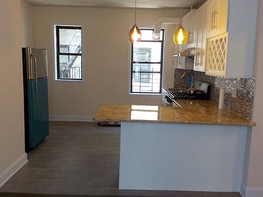 Rented by Zikos Realty Services | media 30