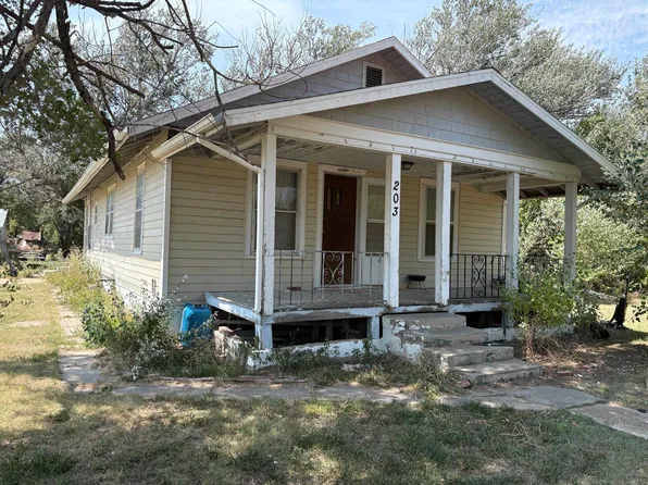 203 N Locust St, Timken, KS 67575