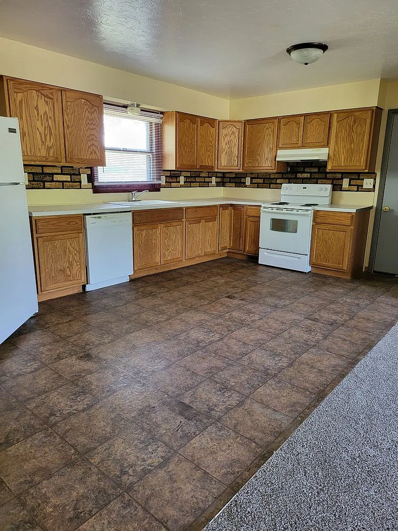 705 East 24th — Photo 3