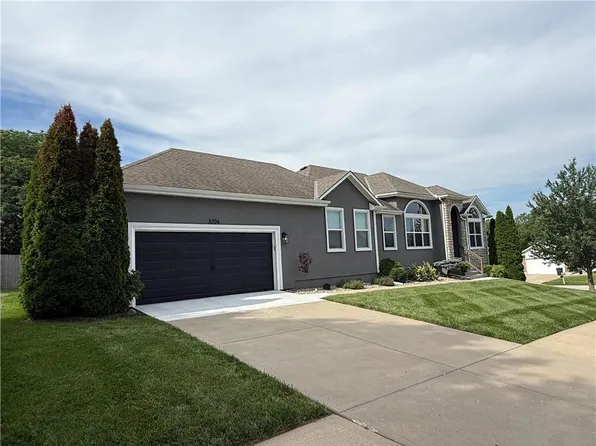 3704 NW Windburn Dr, Blue Springs, MO 64015