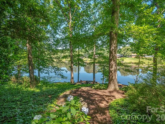 4th image of 377 Kingswood Dr