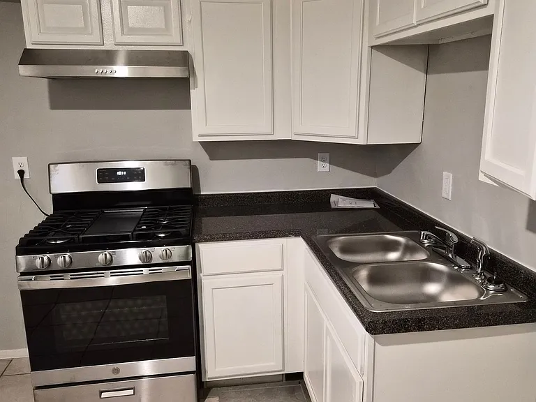 Imogene Apartments — Photo 16