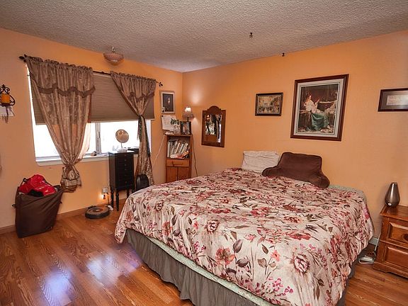 4th image of 8860 Camphor Ave