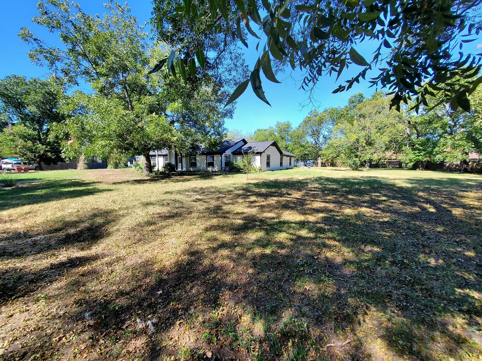 4 bed, 2700 sqft, $2,295 — Photo 2