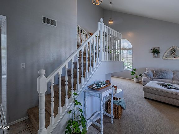 3rd image of 981 W Graythorn Pl