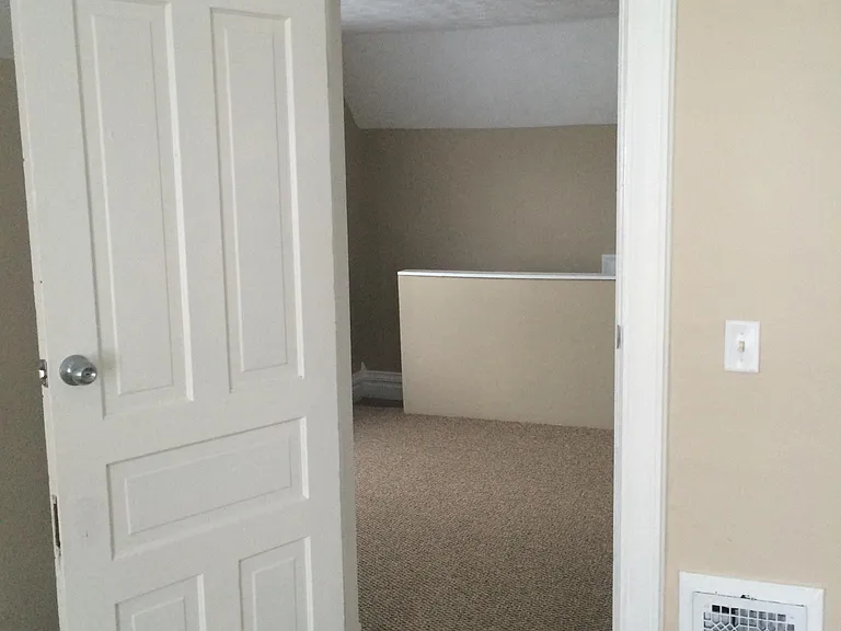 612 Locust St — Photo 8