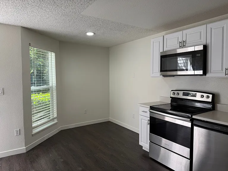 Prestige Townhomes: Stylish 2-Bedroom Living in the Heart of Puyallup — Photo 3