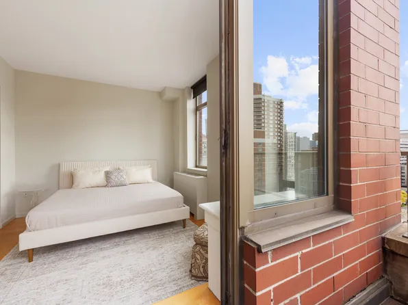 250 East 30th Street image 10 of 13