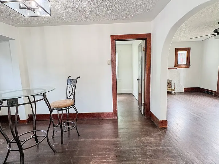 205 1/2 Terry Ave — Photo 15
