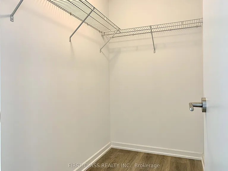 36 Manor Rd E #908 — Photo 17