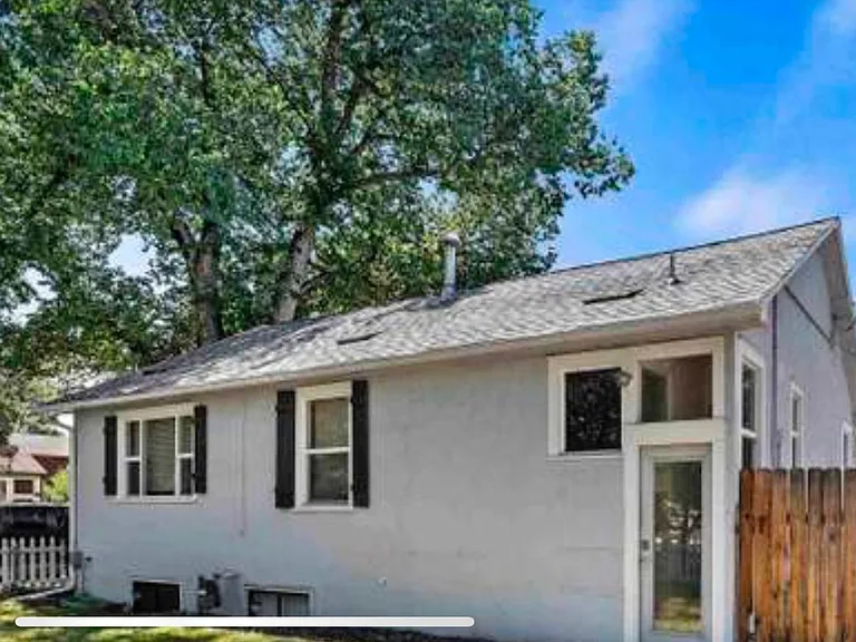 1104 W Highland St — Photo 3