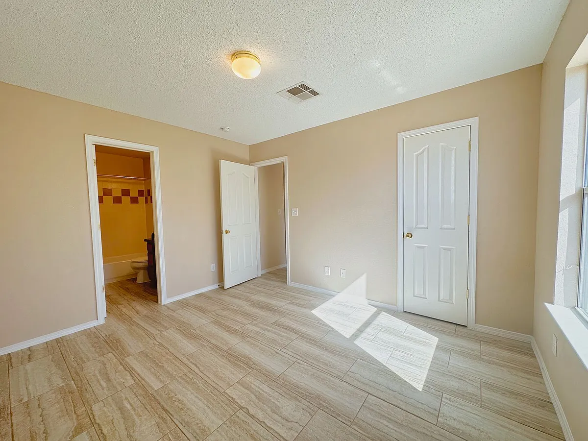 Building Photo - 13956 Vaquero Rock Dr