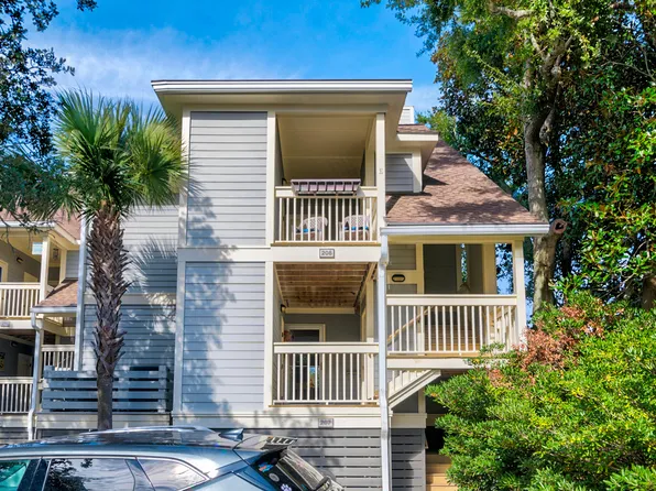 207 Little Oak Dr, Folly Beach, SC 29439