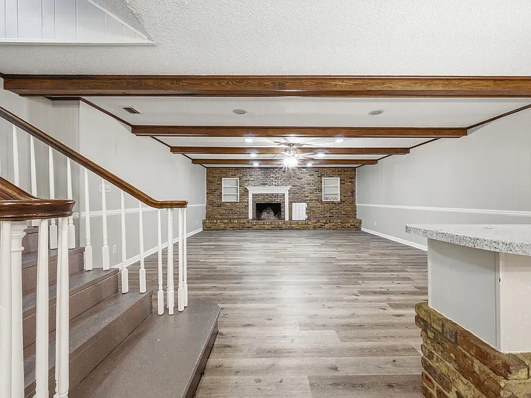 1906 Elaine Ave — Photo 12