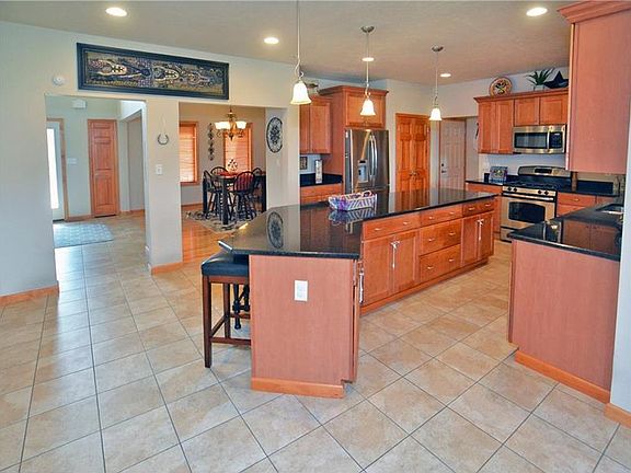 5th image of 878 Ashton Ct