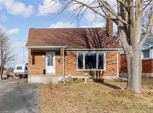 52 Dover St, Waterloo, ON N2J 1Z1