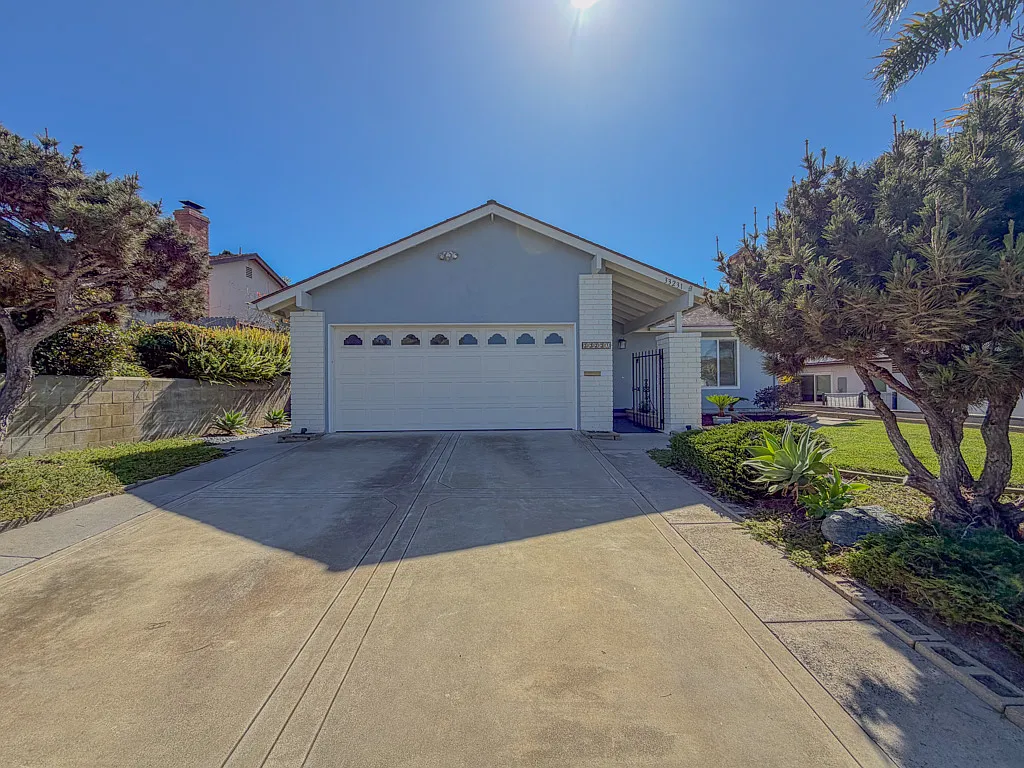 Building Photo - 33231 Elisa Dr