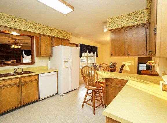 2nd image of 7116 Glenfield Ln