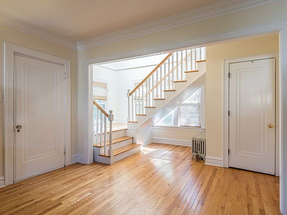 4th image of 378 N Montclair Ave