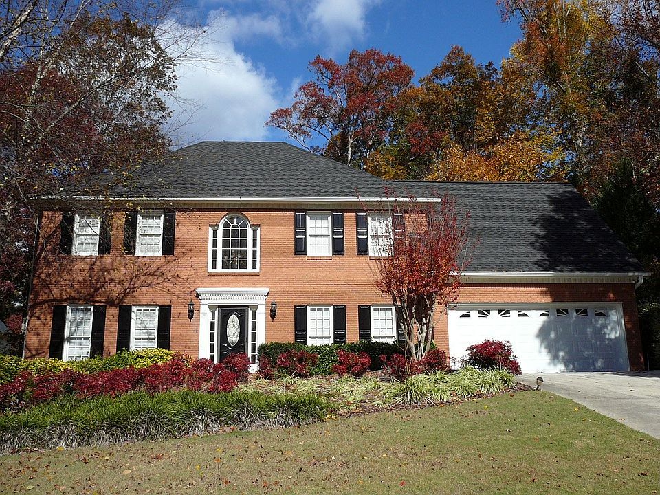 Large home with great floorplan!