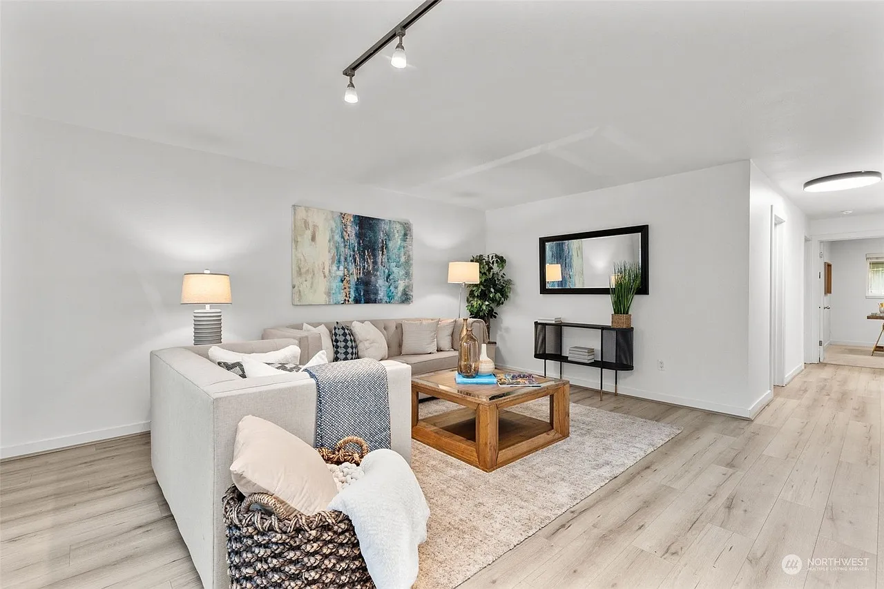 2 bed, 1006 sqft, $3,450 — Photo 3