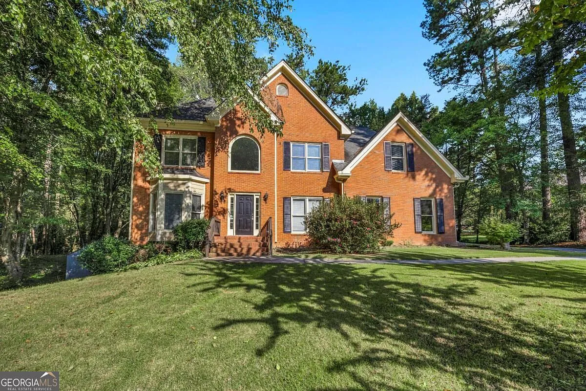 6 bed, 3.5 bath, 4146 sqft, $4,000 — Photo 1