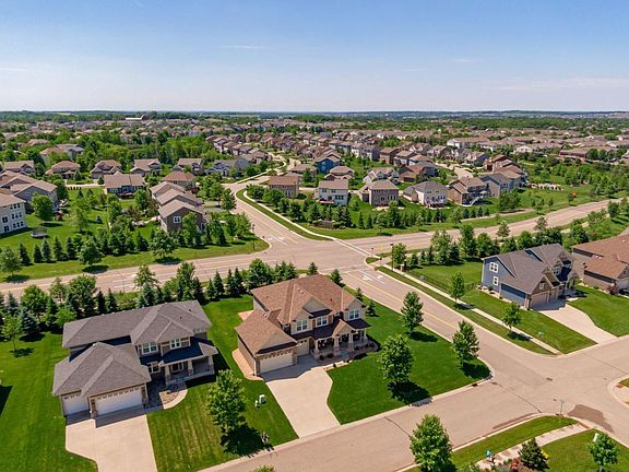 4th image of 3281 Arden Dr