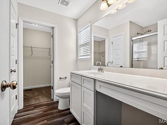 5th image of 375 Birchwood Dr