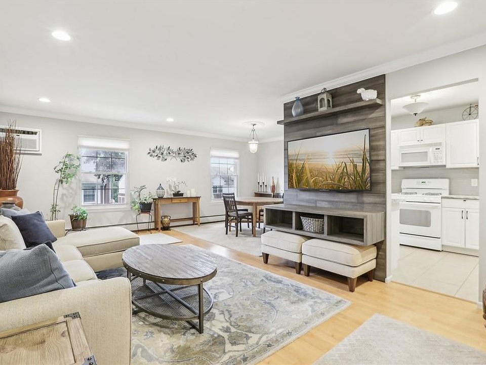 1st image of 190 Parkside Drive #190