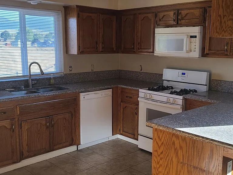 20108 Mesa Dr — Photo 2