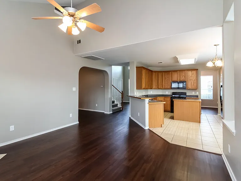 1204 Seneca Pl — Photo 4