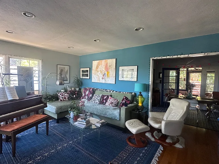 Sierra Villa Dr — Photo 3