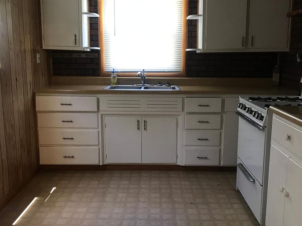 2nd image of 808 SE Pinecrest Dr