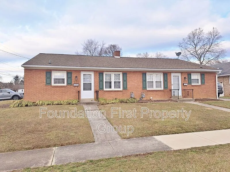 400 Moul Ave photo 1