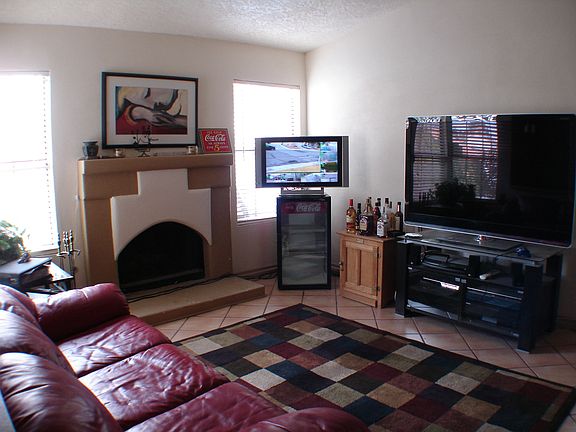 4th image of 677 Inglenook Dr