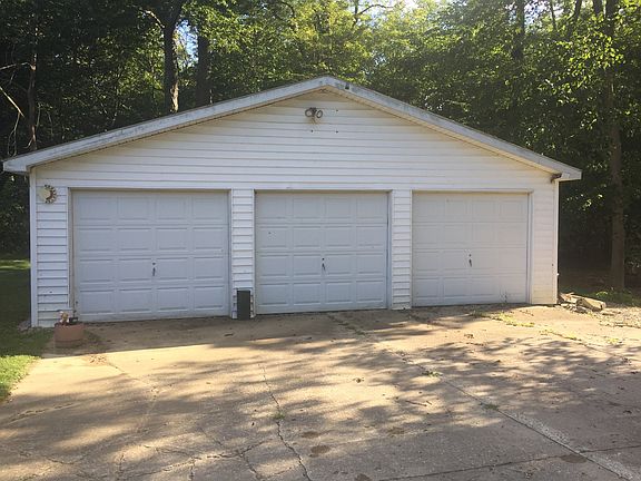 Detached 3 car garage