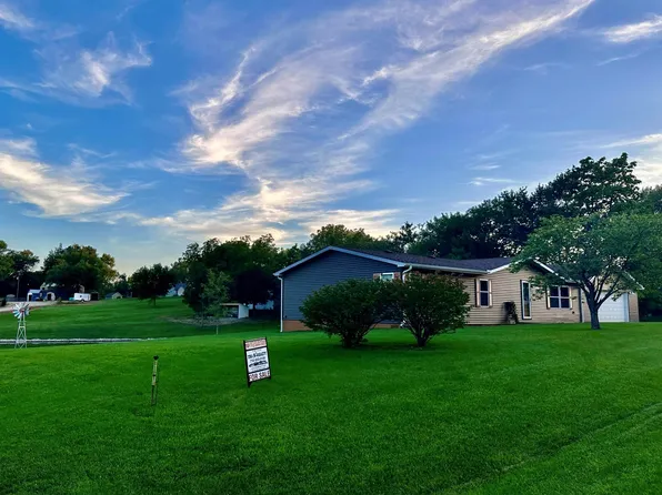 202 Lewis St, Bedford, IA 50833