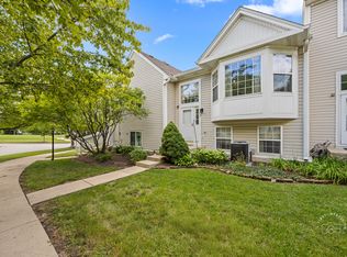 1202 Fox Hill Ln, North Aurora, IL 60542
