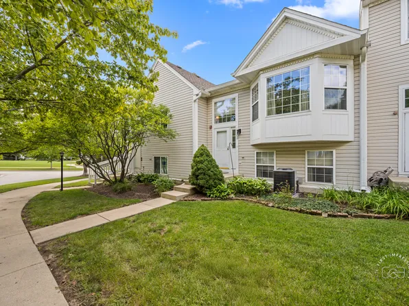 1202 Fox Hill Ln, North Aurora, IL 60542