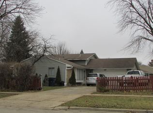 295 Waverly Dr, Elgin, IL 60120