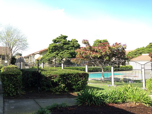 3rd image of 52 Las Moradas Cir
