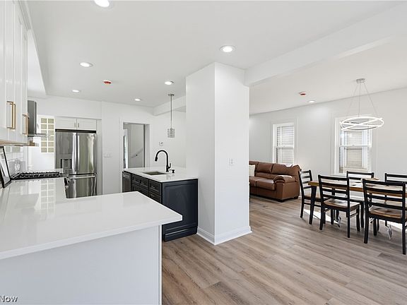 2nd image of 2525 Thurman Ave