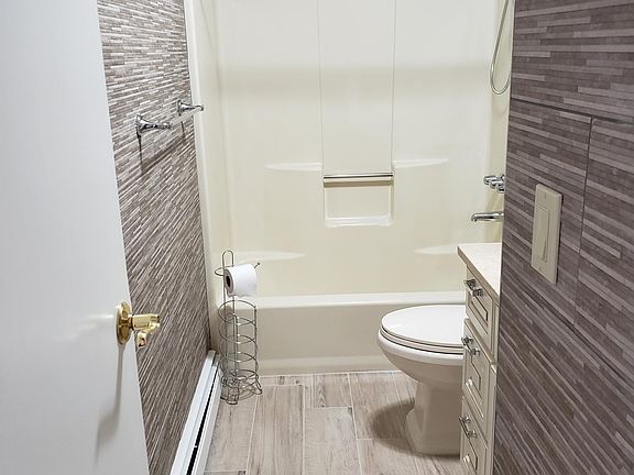 4th image of 21 Atmore Pl Floor 2