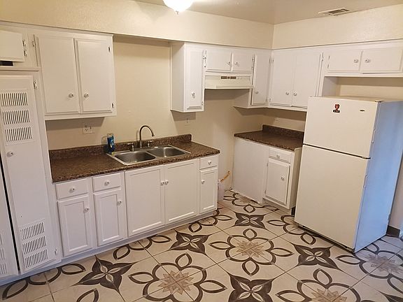 4th image of 312 Knotts St #B