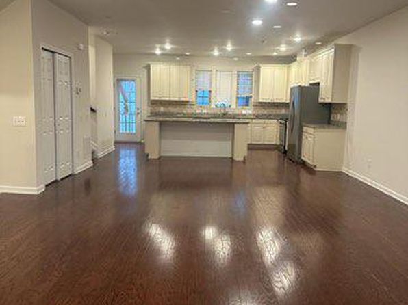 33 Addison Ln