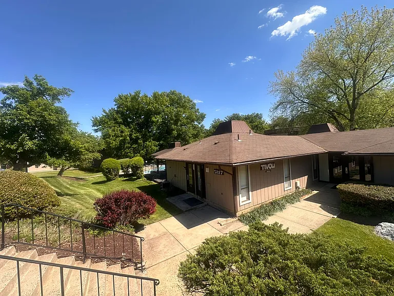 5821 Royal Ridge Dr #E — Photo 7