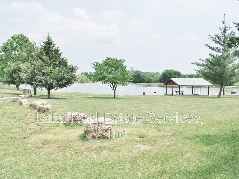 3 bed, 1.5 bath, 1100 sqft, $1,300 — Photo 4
