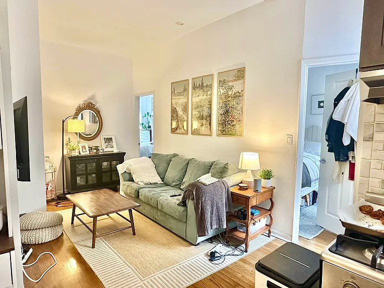 235 E 4th St #5F — Photo 1