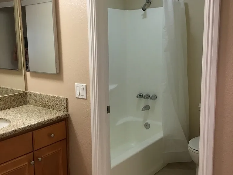 252 S Poplar Ave — Photo 5